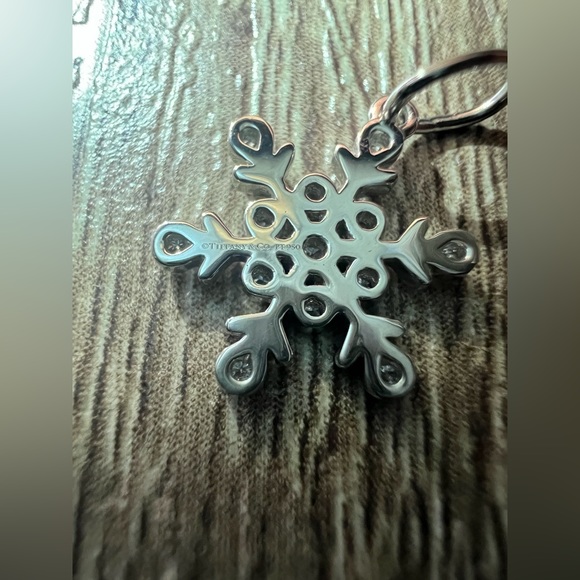 Tiffany & Co. snowflake charm - Picture 5 of 5
